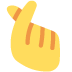 dłoń ze skrzyżowanym palcem wskazującym i kciukiem — emotka w stylu X (Twitter), Twemoji
